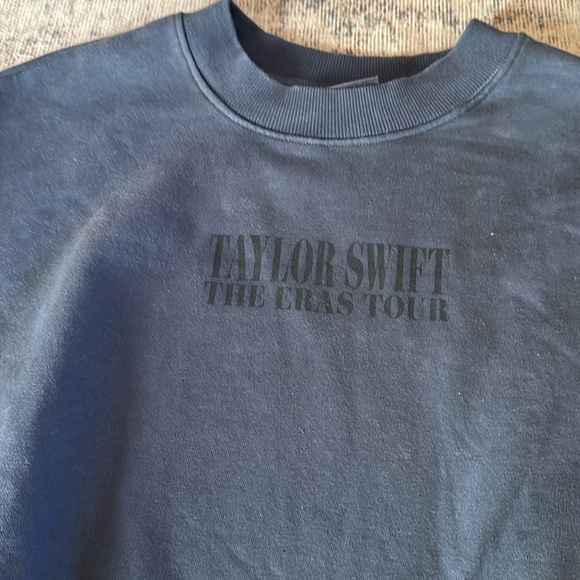 Taylor Swift - The Eras Tour - Blue Crewneck Sweatshirt New with tags XL - Picture 2 of 10